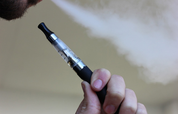 4 Reasons Why You Should Switch to Vaping