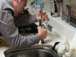 How Expert Plumbers Can Fix Toilet Flapper Leaks