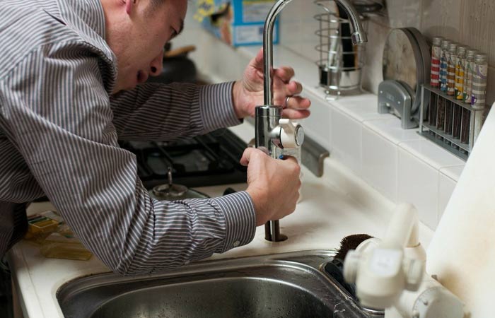 How Expert Plumbers Can Fix Toilet Flapper Leaks